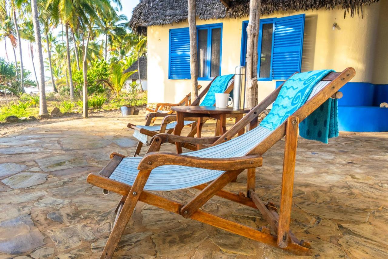 Hibiscus Beach House Pangani Buitenkant foto
