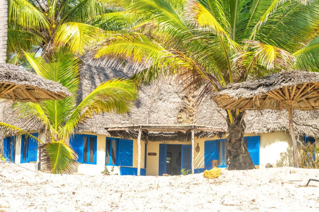 Hibiscus Beach House Pangani Buitenkant foto